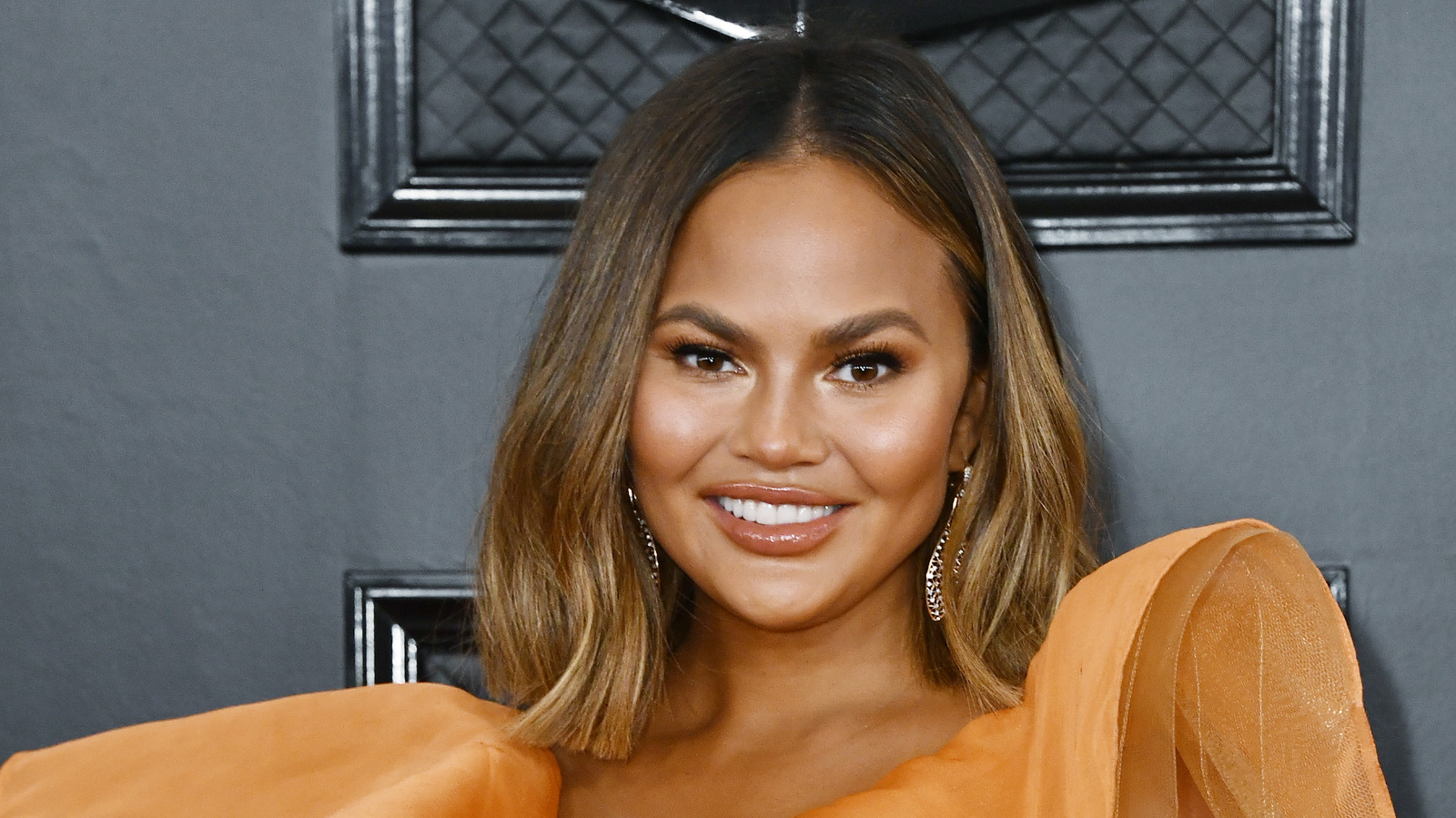 Chrissy Teigen New Haircut 2021