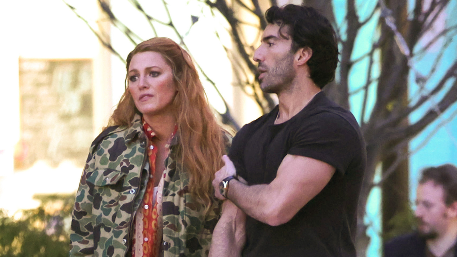 On Set Pictures Of Blake Lively And Justin Baldoni Are So Uncomfortable Now