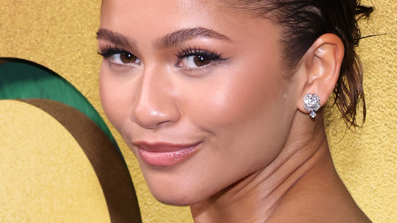 Zendaya S Mom Appears To Shut Down Tom Holland Engagement Rumors With