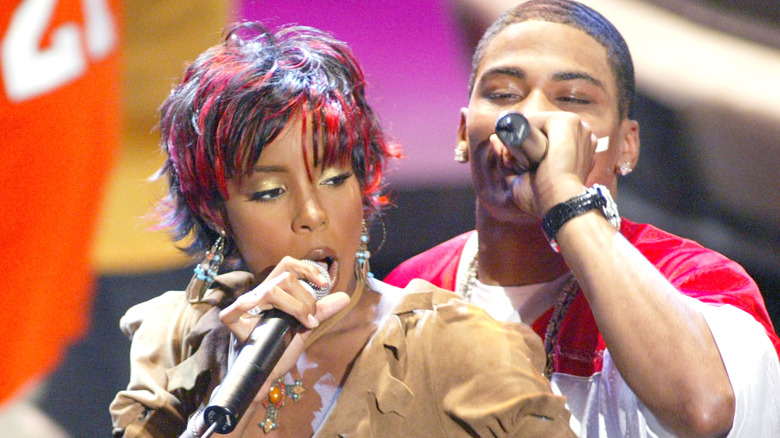 Kelly Rowland performing with Nelly