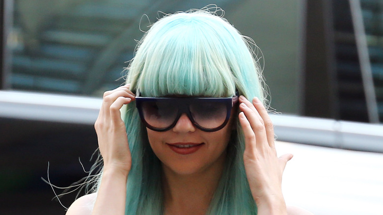 Amanda Bynes in blue wig