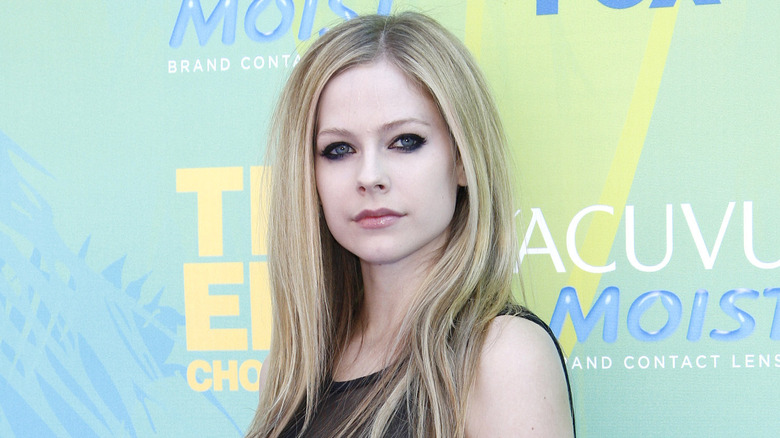 Avril Lavigne posing on a red carpet