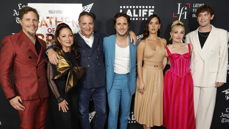 The "Father of the Bride" cast posing