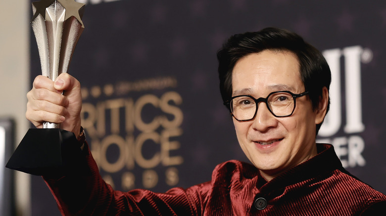 Ke Huy Quan holding Critics Choice award