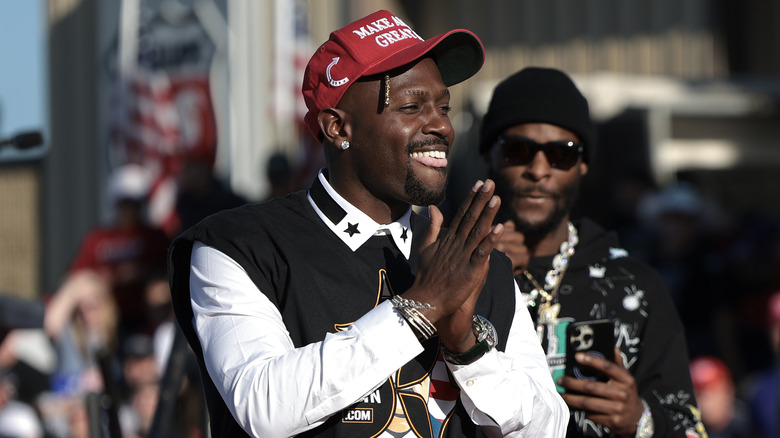 Antonio Brown wearing a MAGA hat