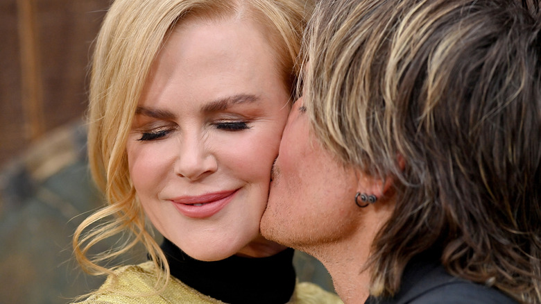 Keith Urban kisses Nicole Kidman cheek