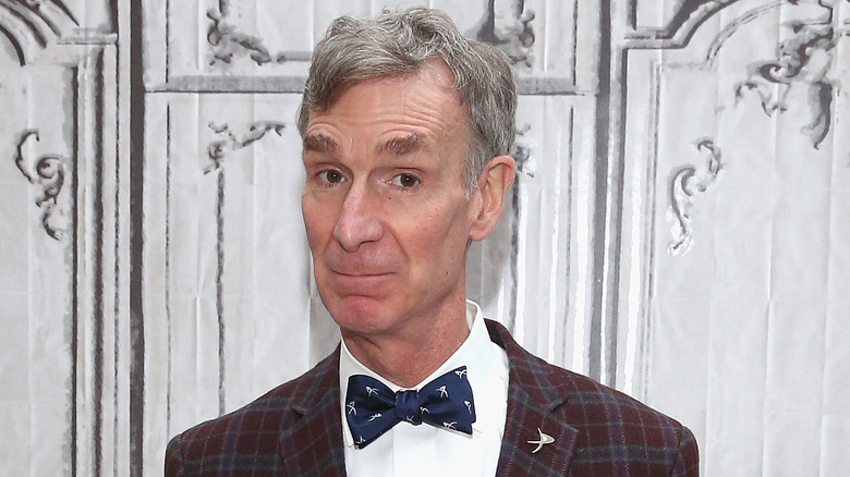 Bill Nye posing for photos