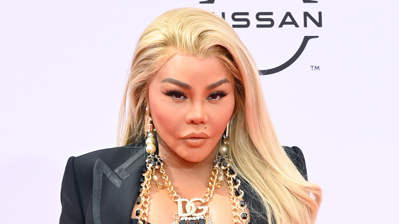 Lil' Kim posing for photos