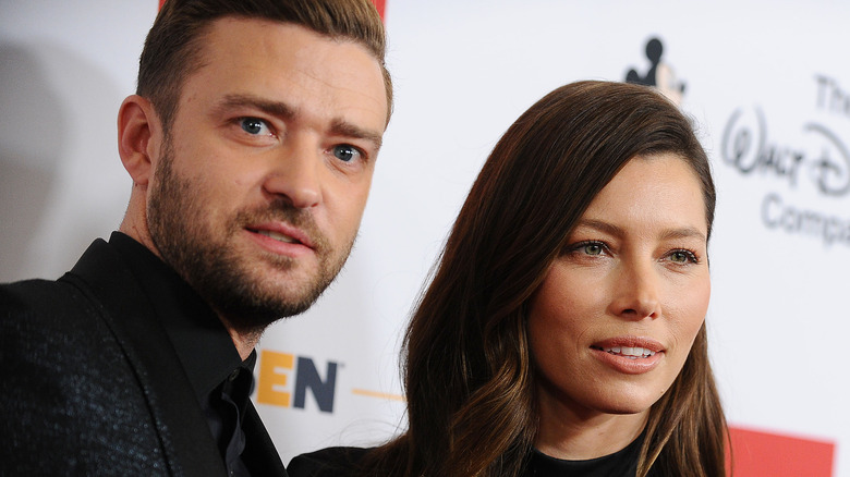 Justin Timberlake, Jessica Biel posing