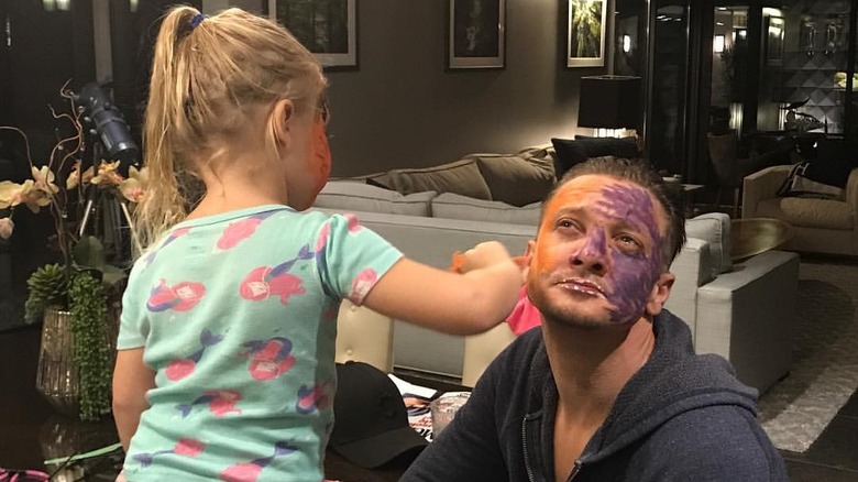 Jeremy Renner's daughter painting his face