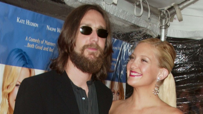 Chris Robinson and Kate Hudson posing on a red carpet