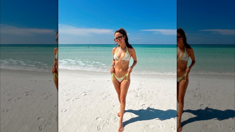 Kaitlyn Bristowe on beach without engagement ring