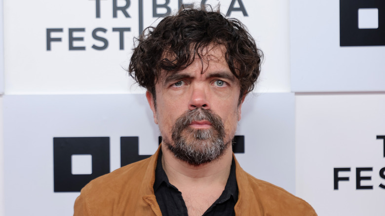 Peter Dinklage posing at an event