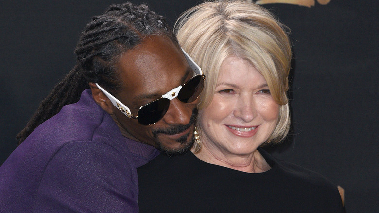 Snoop Dogg and Martha Stewart hugging at the 2017 VMAs