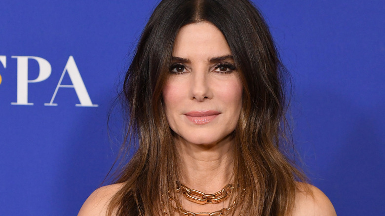 Sandra Bullock chain necklace