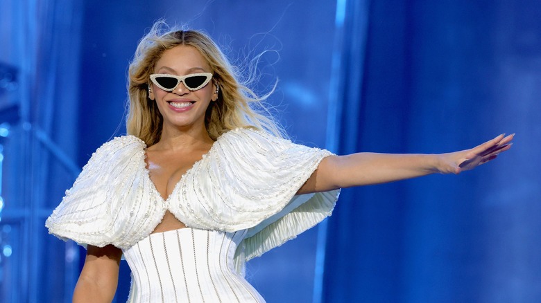 Beyoncé performing