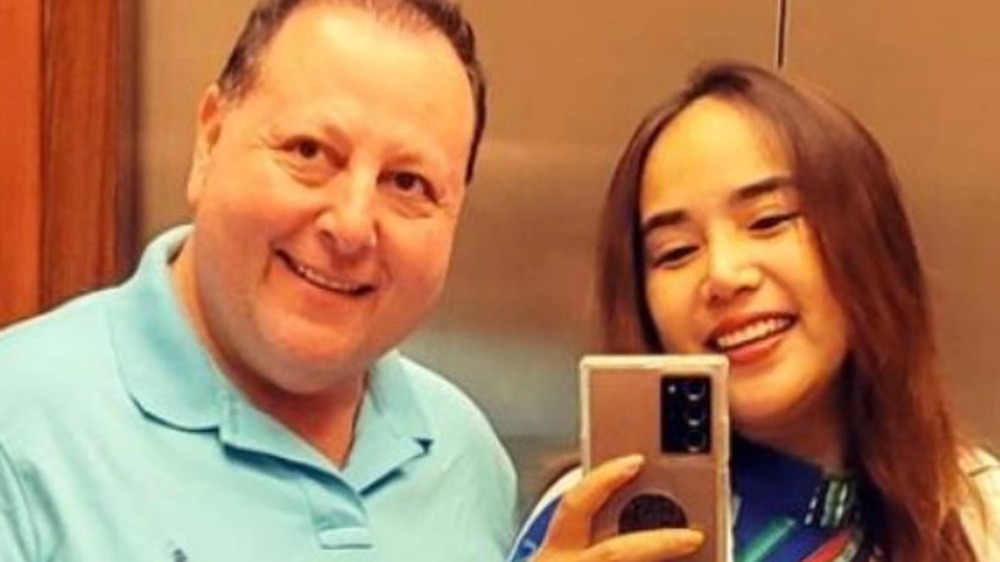 David Toborowsky and Annie Suwan pose for a selfie in Thailand 