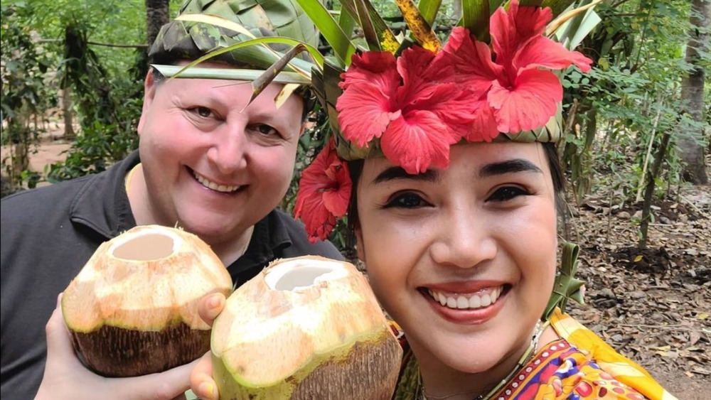 David Toborowsky and Annie Suwan pose for a selfie in Thailand 