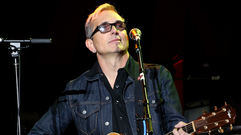 Art Alexakis performing