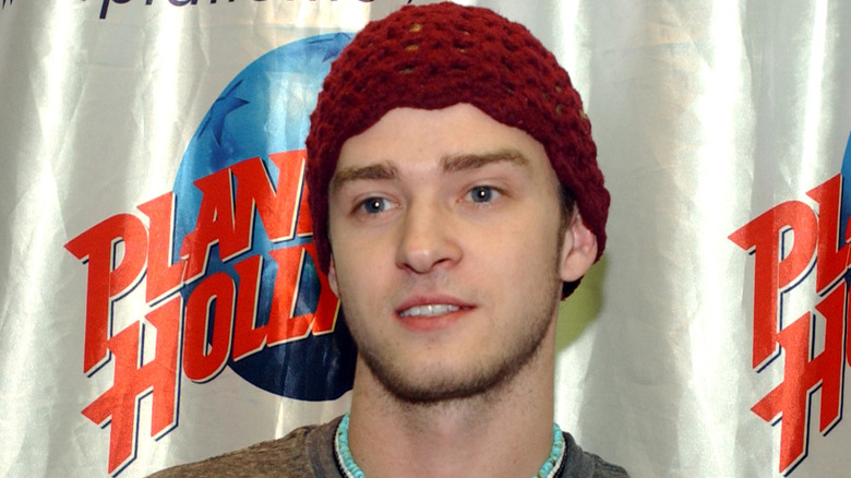 Justin Timberlake posing in 2002