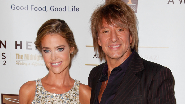 Denise Richards and Richie Sambora posing