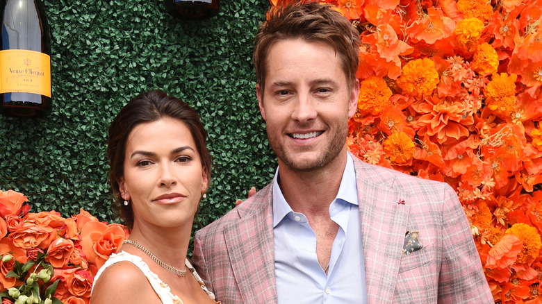 Sofia Pernas and Justin Hartley at an event