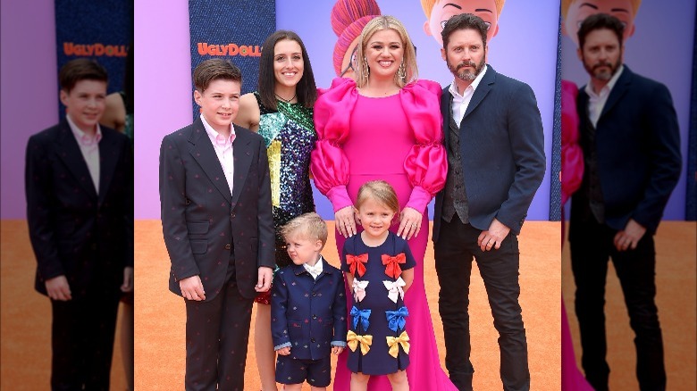 Kelly Clarkson with her family