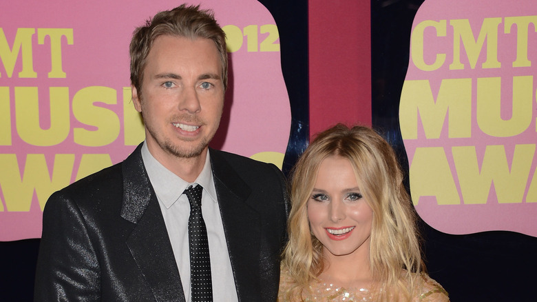 Kristen Bell and Dax Shepard posing together