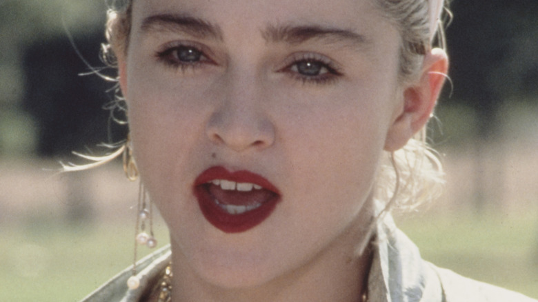 '80s Madonna with red lipstick