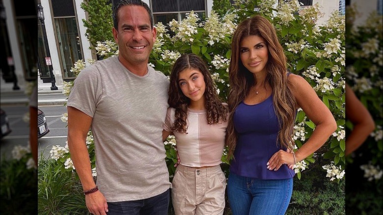 Luis Ruelas, Milania Giudice, and Teresa Giudice outside 