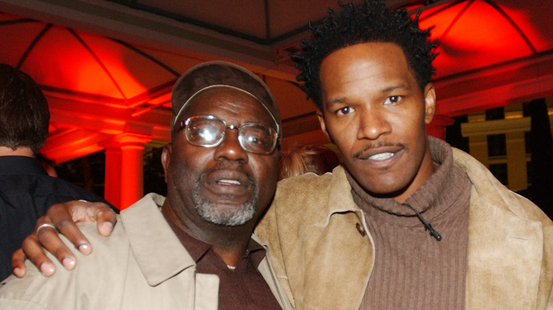 Jamie Foxx posing with his dad