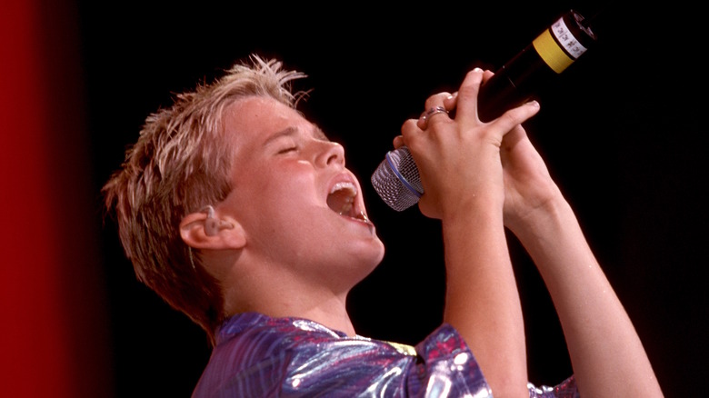 A young Aaron Carter sings