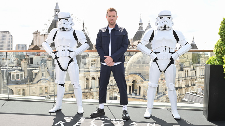 Ewan McGregor posing with stormtroopers