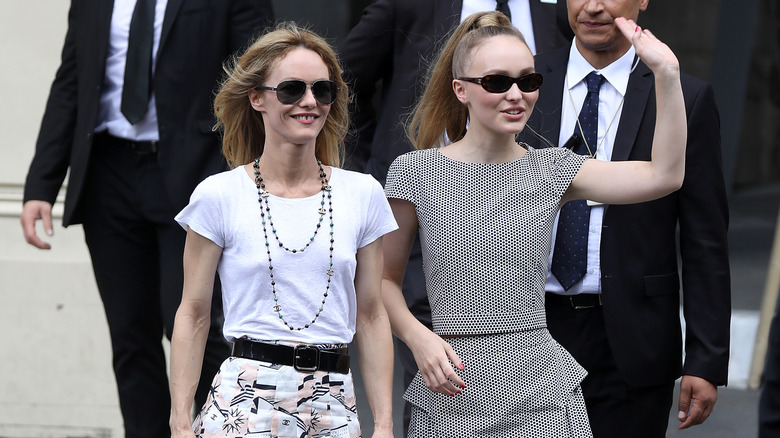 A Look At Lily Rose Depps Relationship With Her Mom Vanessa Paradis 9332