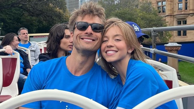 Glen Powell, Sydney Sweeney leaning together