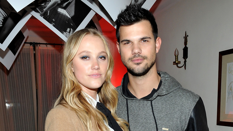 Maika Monroe and Taylor Lautner posing