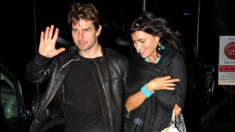 Tom Cruise waving with Sofia Vergara wearing shawl 