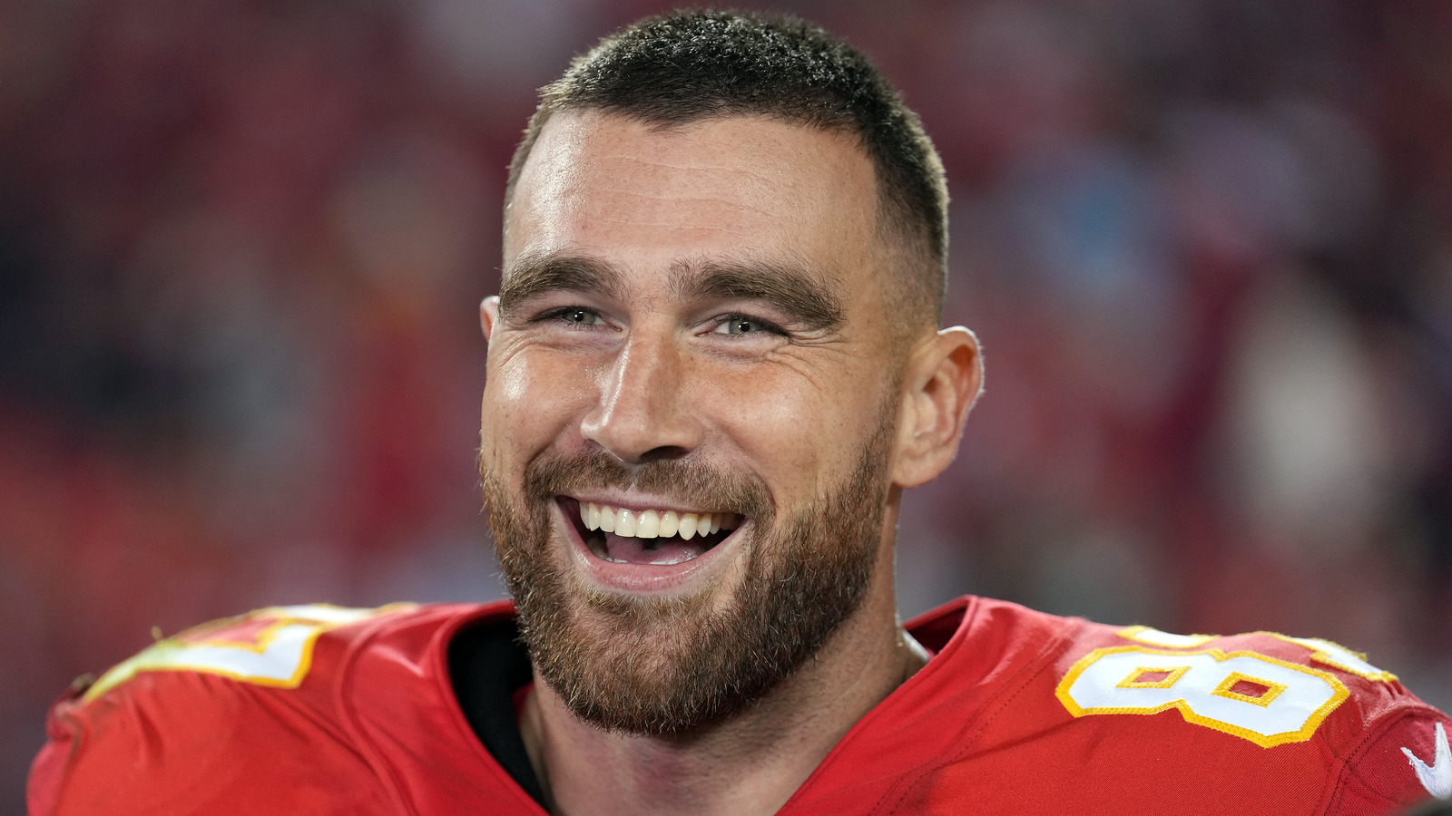 Travis Kelce 1989 outfit explained: Chiefs star's bedroom painting