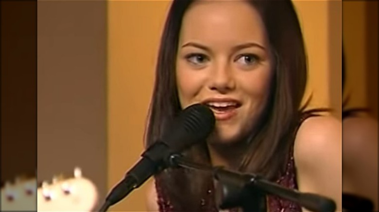 Emma Stone singing on "In Search of the Partridge Family"