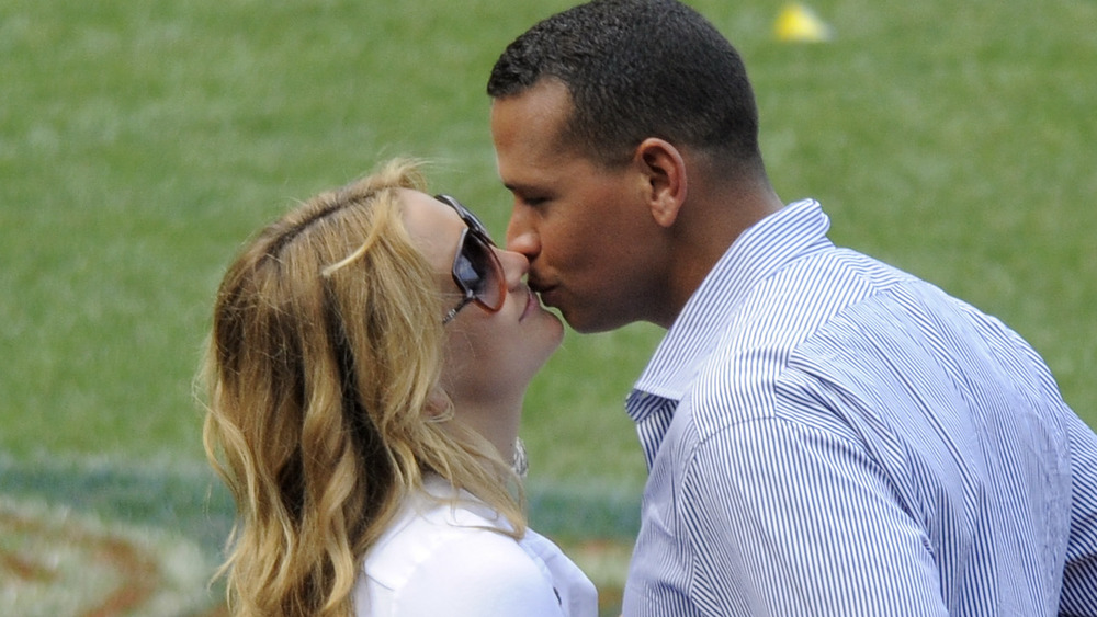 Kate Hudson and Alex Rodriguez kissing