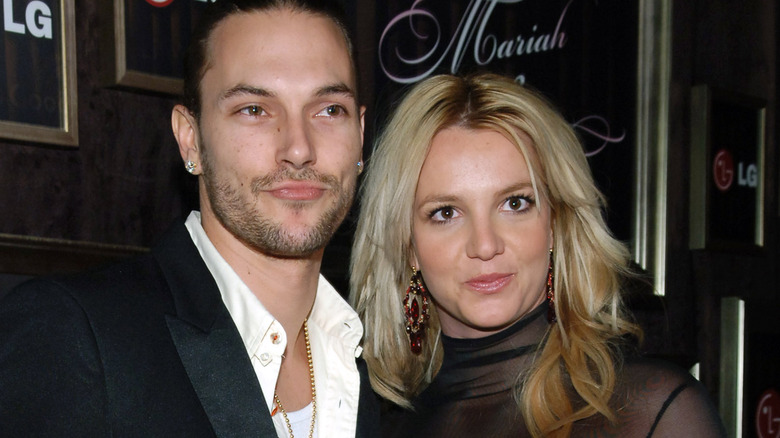 Kevin Federline and Britney Spears posing