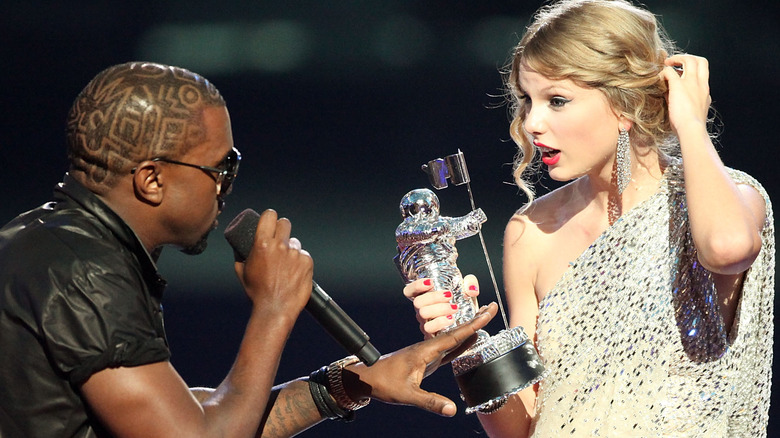 Kanye West interrupts Taylor Swift at the 2009 VMAs