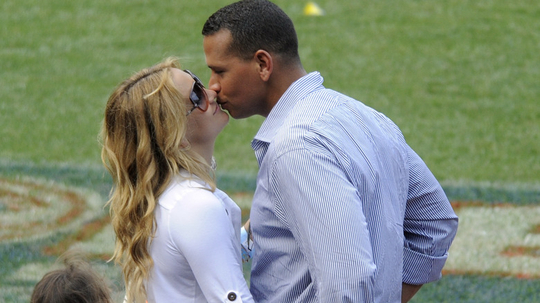  Kate Hudson and Alex Rodriguez at Yankees Family picnic day 2009