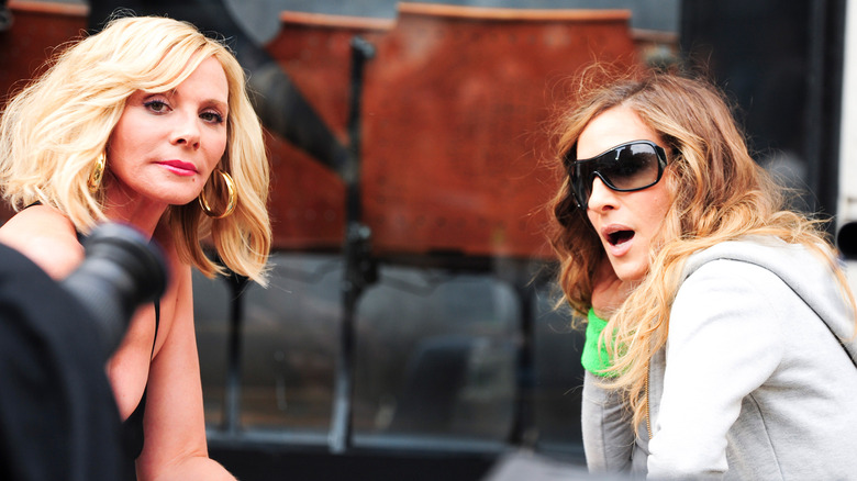 Kim Cattrall and Sarah Jessica Parker on the "Sex and the City 2" set