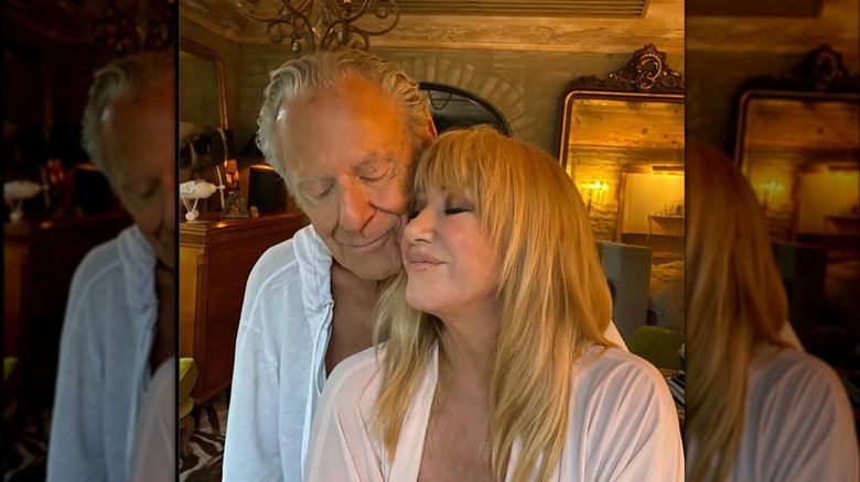 Suzanne Somers snuggling husband Alan Hamel