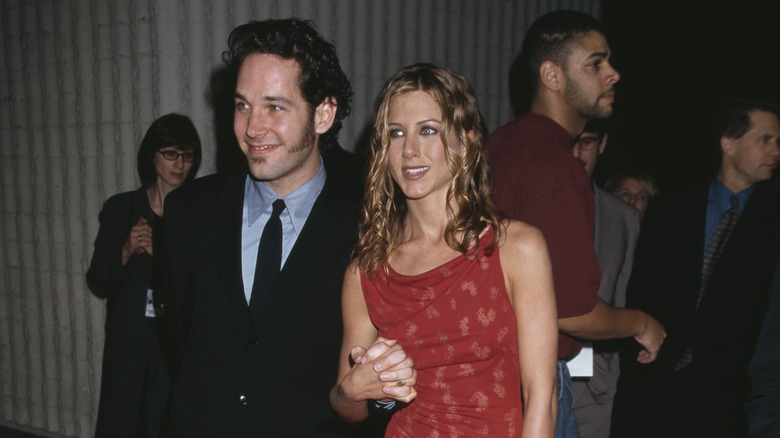 Paul Rudd and Jennifer Aniston holding hands