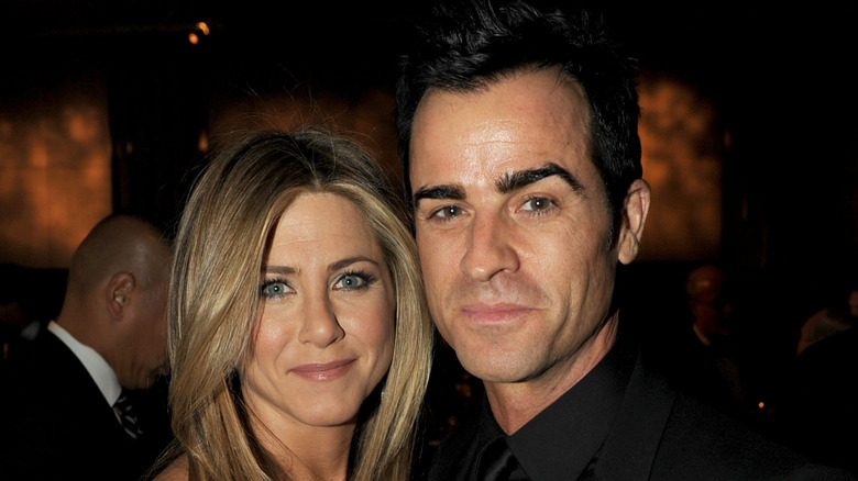 Jennifer Aniston and Justin Theroux posing cheek-to-cheek