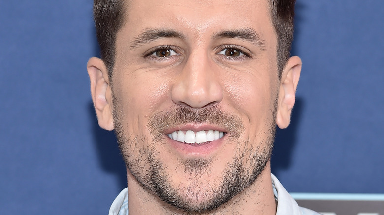 Jordan Rodgers smiles on red carpet