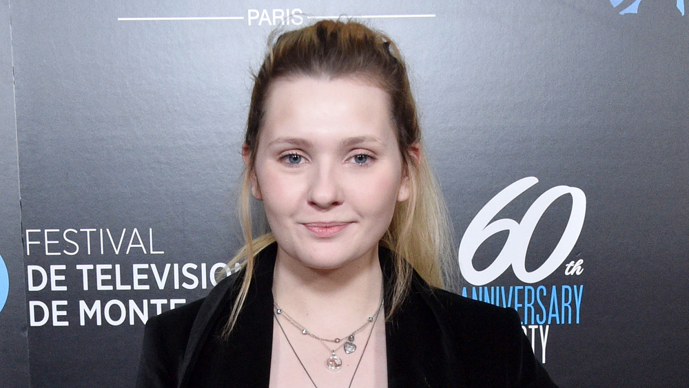 Abigail Breslin poses