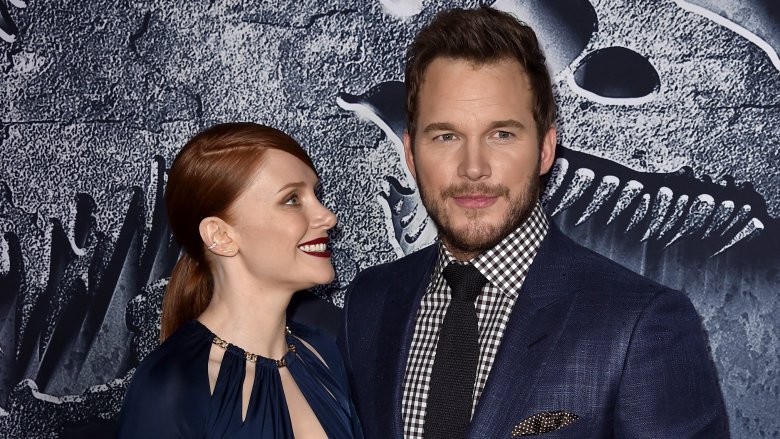 Bryce Dallas Howard and Chris Pratt posing